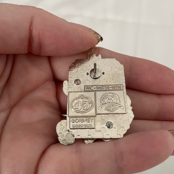 Disney World’s Magic Kingdom 45th Anniversary Pin - Picture 4 of 4